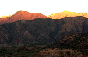 Tata Inti coloreando monta&ntilde;as
